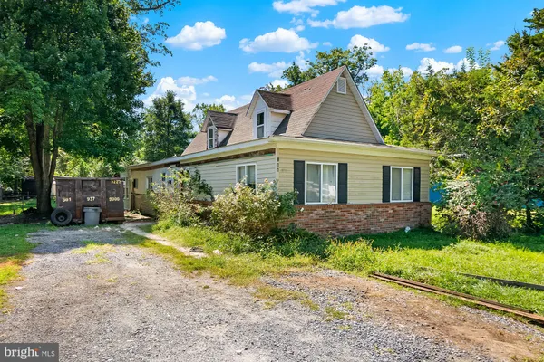 811 CEDAR AVE