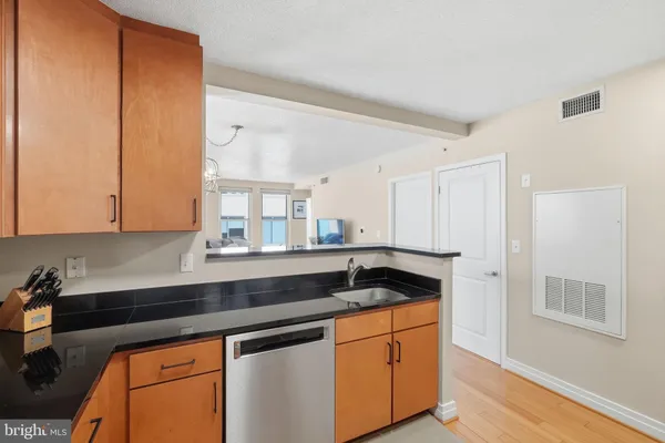 915 E ST 1101