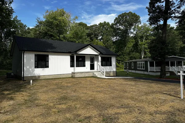 151 W LAKE DR