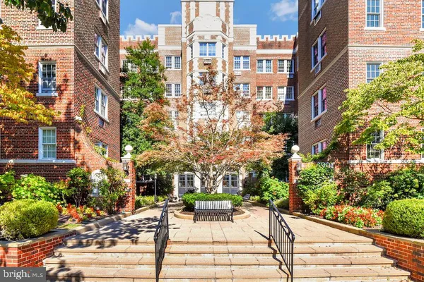 3901 CONNECTICUT AVE 406