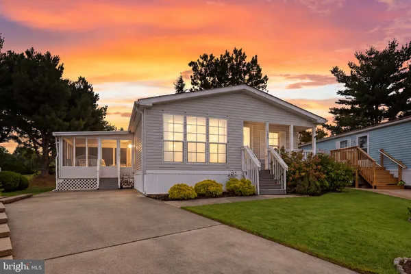 125 MOCKINGBIRD LN