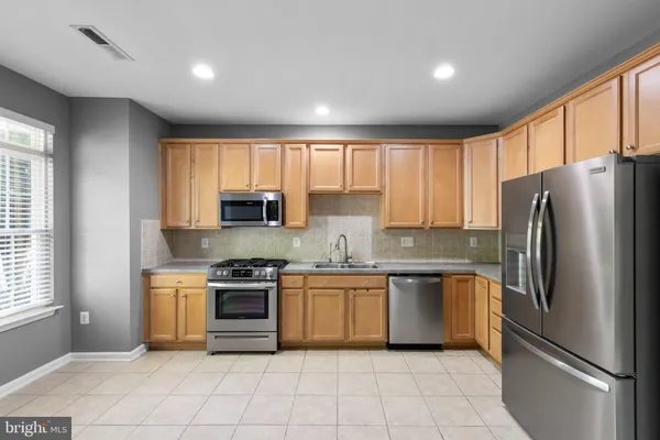 402 QUINTON OAKS CIR