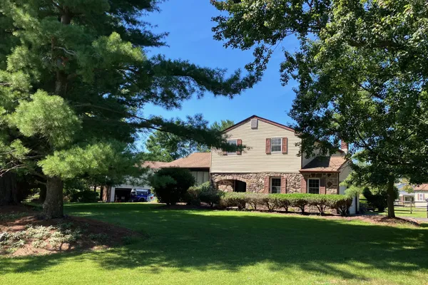 7 CARMELITA DR