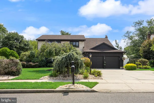 5 CHATEAU DR