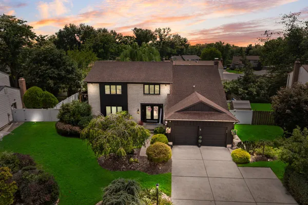 5 CHATEAU DR