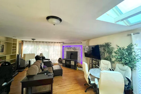 1303 SADDLEBACK RD