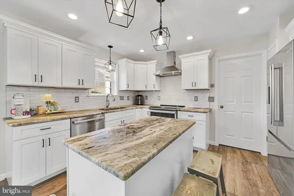 214 LOGHES DR