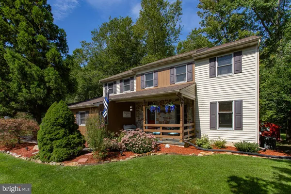 4 SEABURY LN