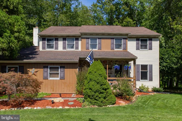4 SEABURY LN
