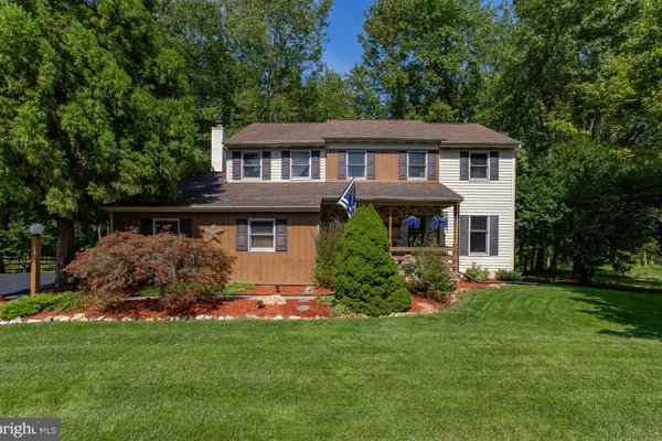 4 SEABURY LN
