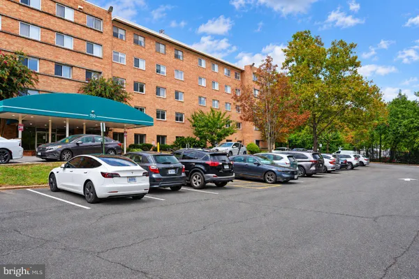 750 S DICKERSON ST 402