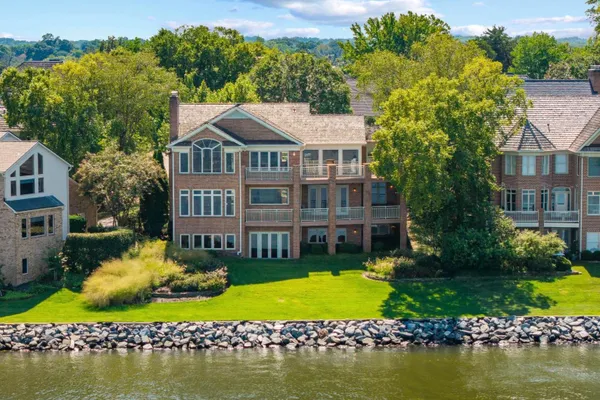 720 S RIVER LANDING RD