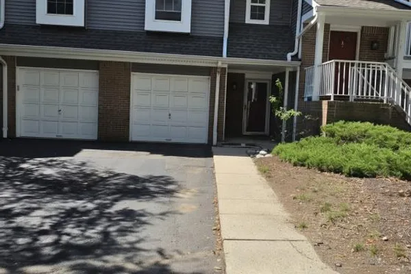6 HALSTEAD PL