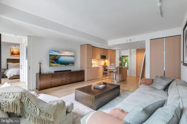 925 H ST 507