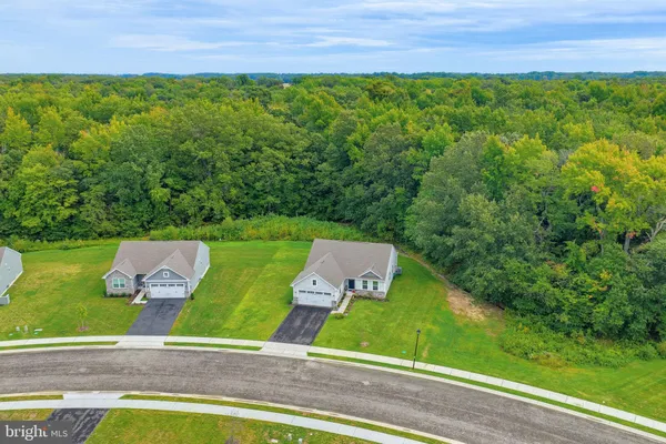 427 ALEZACH DR