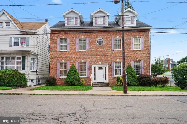 41 S CENTER ST