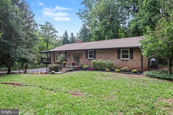 300 TIMBER LN