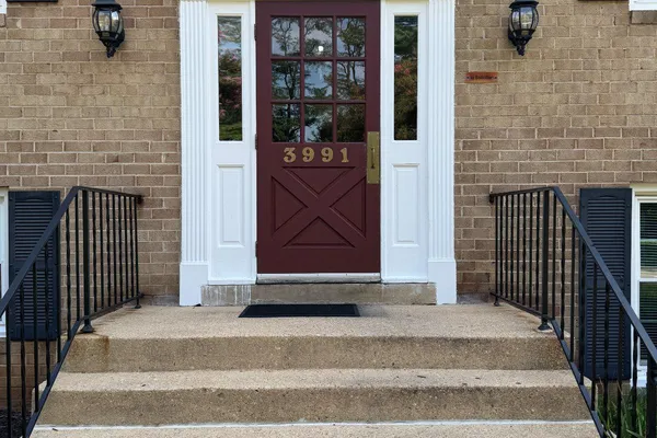 3991 LYNDHURST DR 204