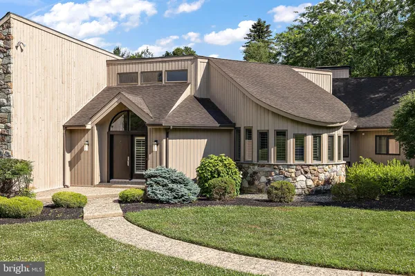 12 W MOZART DR