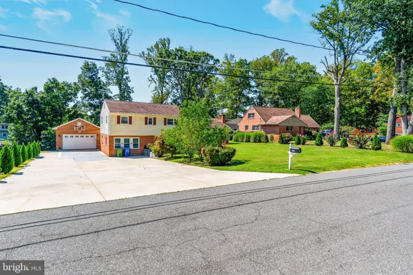 1505 FOREST LN
