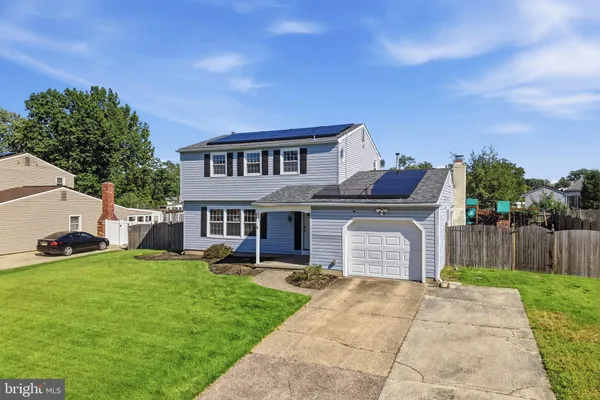 3 HAMPTON DR