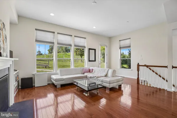 23 TREYBURN DR
