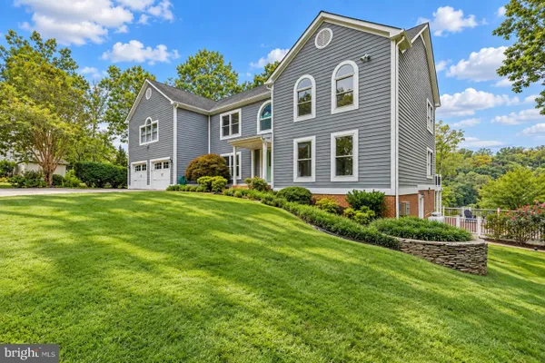 575 LAUREL RD
