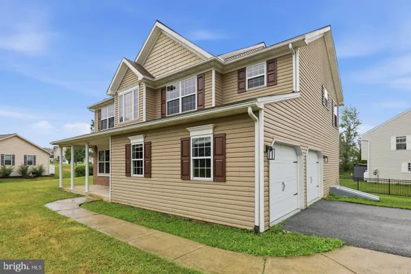 125 WOODMEADOW DR