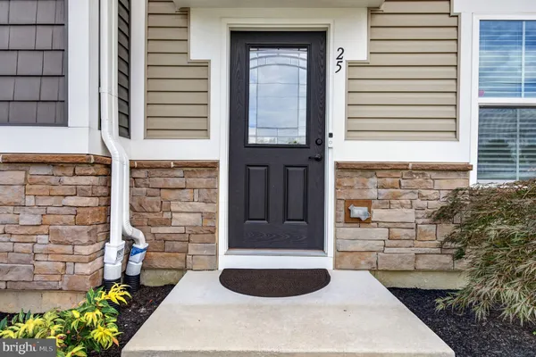 25 SIDNEY LN