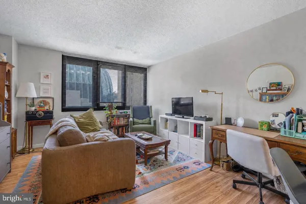 1420 LOCUST ST 6M