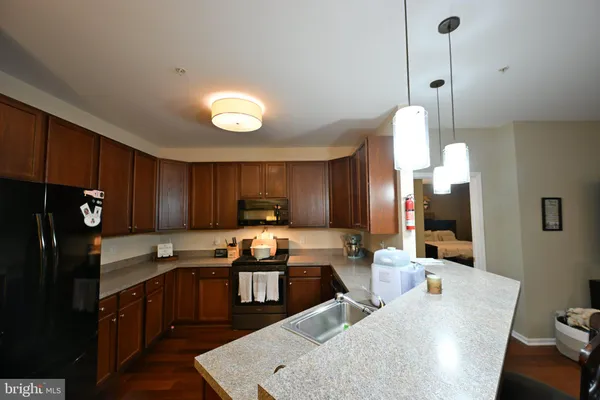 1016 TIMBERLAKE DR