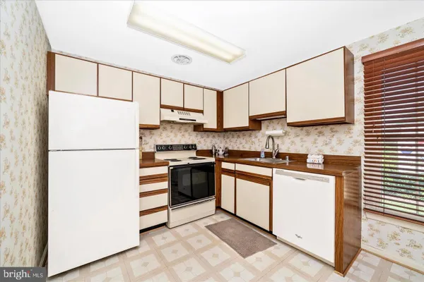 20200 RAVENSDALE CT