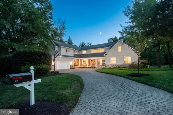 23 DERWENT DR