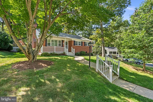 19 EASTMOOR DR