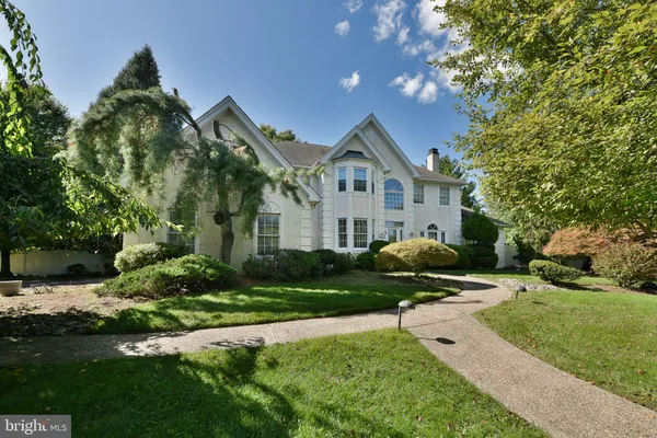 47 LORETTA CIR