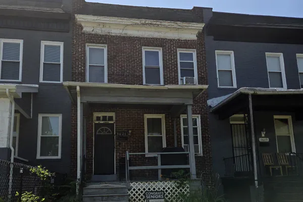 3621 W GARRISON AVE