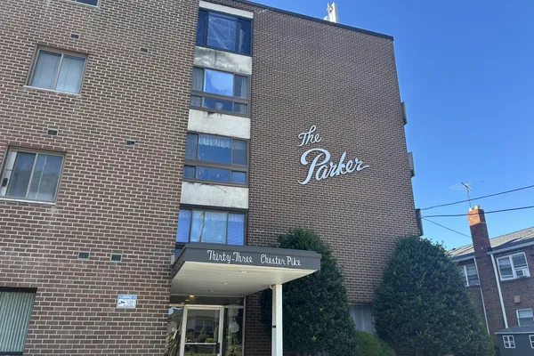 33 W CHESTER PIKE E8