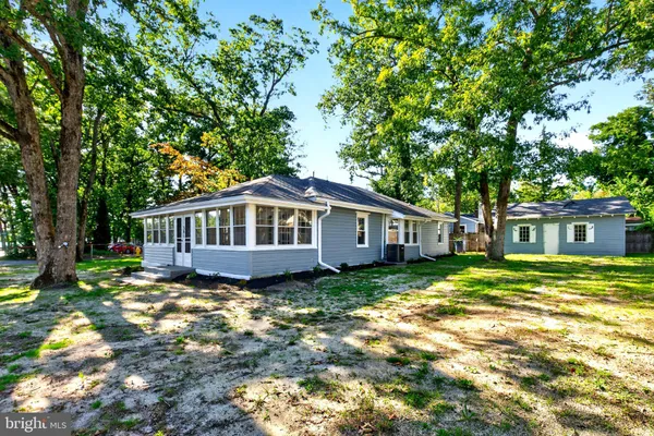 301 N LAKESHORE DR