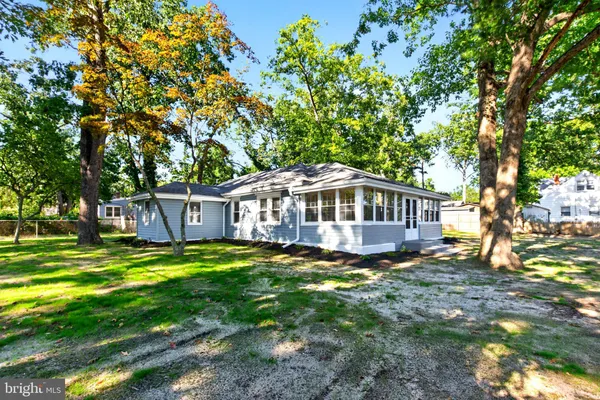 301 N LAKESHORE DR