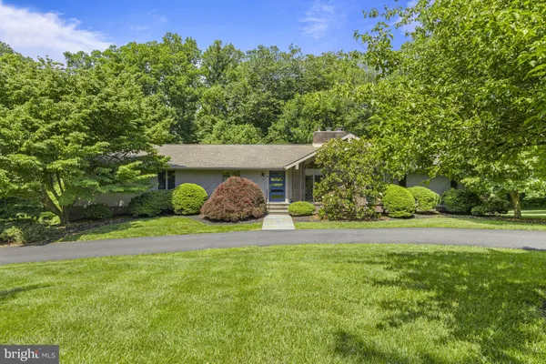 8 MOZART DR