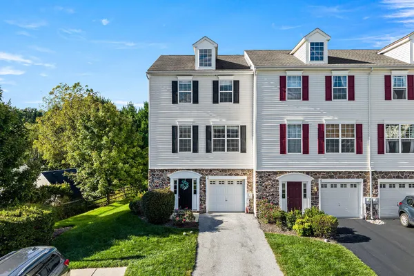 2 SHOREHAM DR