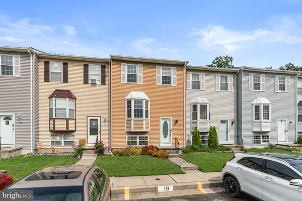19 JOGGINS CT