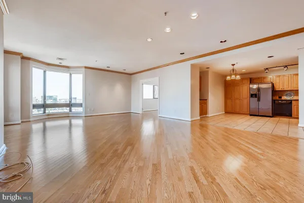 10 E LEE ST 2608