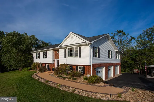 215 GREEN HILLS LN