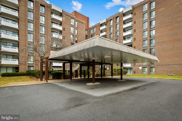 7 SLADE AVE 519