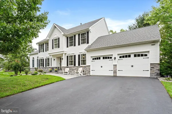111 LAUREL DR
