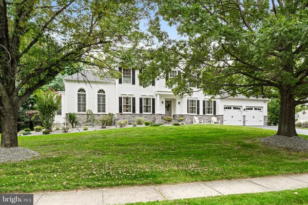 111 LAUREL DR