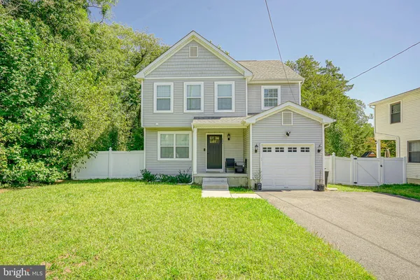 404 PINE AVE