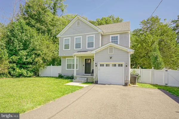 404 PINE AVE