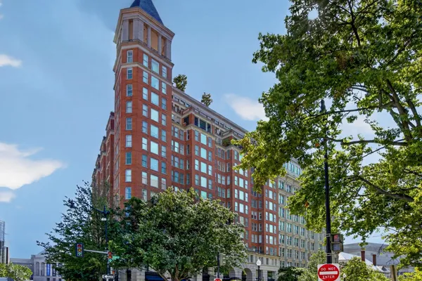 601 PENNSYLVANIA AVE 711